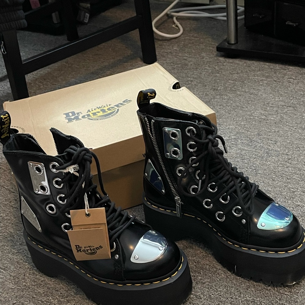 Brand new size 6 to big for me